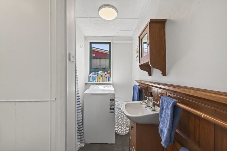 Photo of property in 59 Fifth Avenue, Urenui, 4377