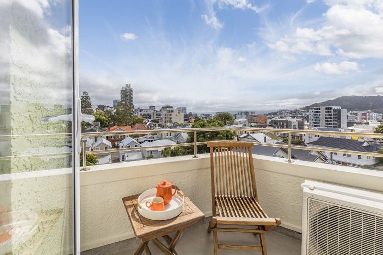 Photo of property in Winslow Apartments, 12/2 Ohiro Road, Aro Valley, Wellington, 6021
