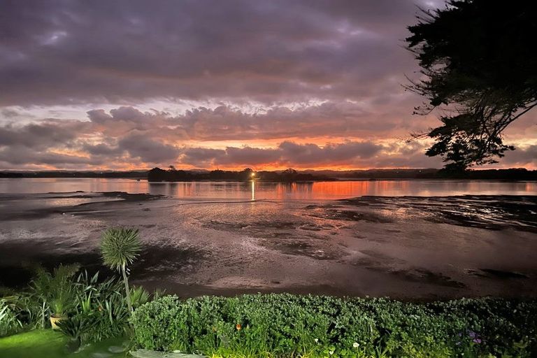 Photo of property in 12 Channel View Road, Clarks Beach, Pukekohe, 2679