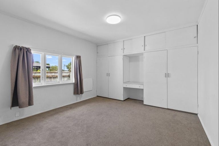 Photo of property in 88 Queenwood Road, Levin, 5510