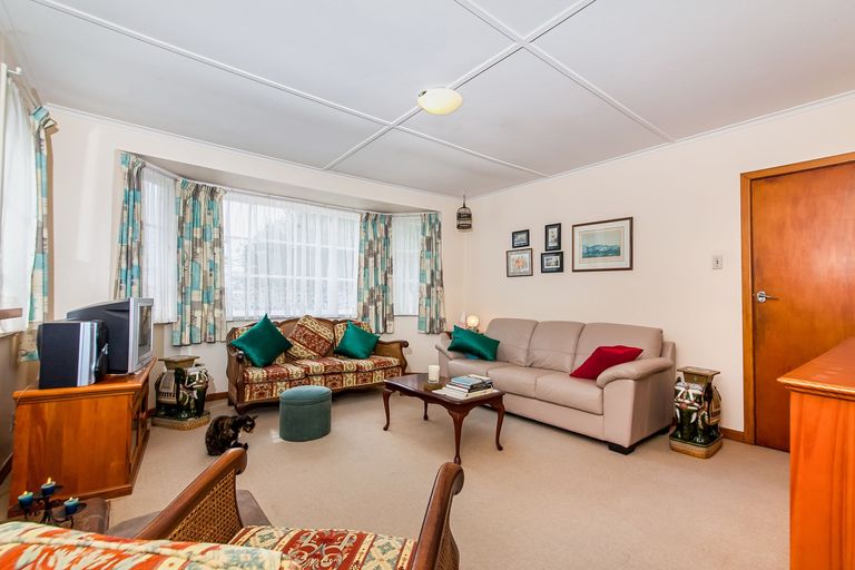 Photo of property in 14 Binsted Road, New Lynn, Auckland, 0600