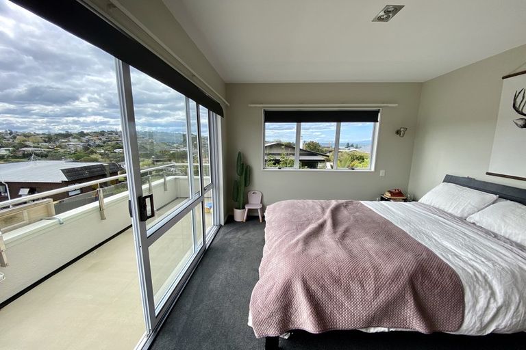 Photo of property in 2/5 Nigel Road, Browns Bay, Auckland, 0630