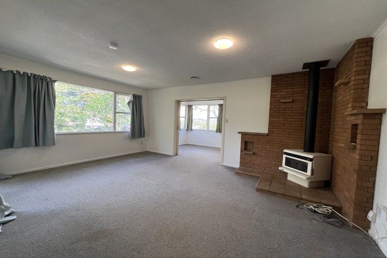 Photo of property in 1/28 Sequoia Place, Sunnynook, Auckland, 0620