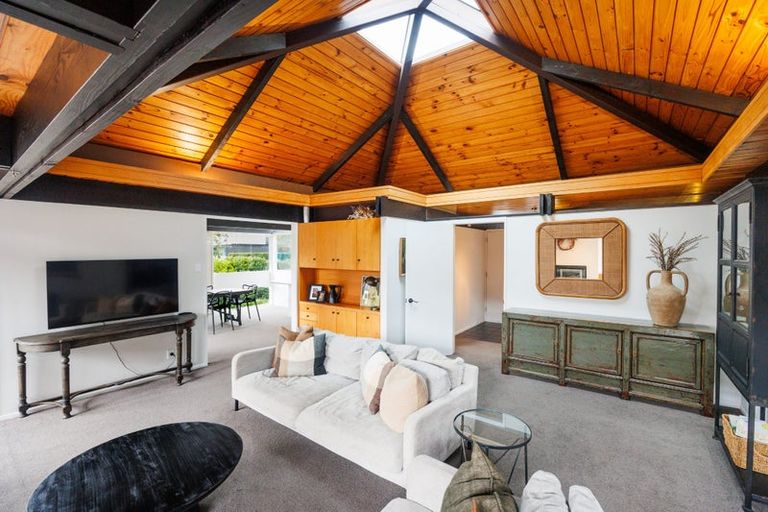 Photo of property in 11 Chilton Grove, Hokowhitu, Palmerston North, 4410