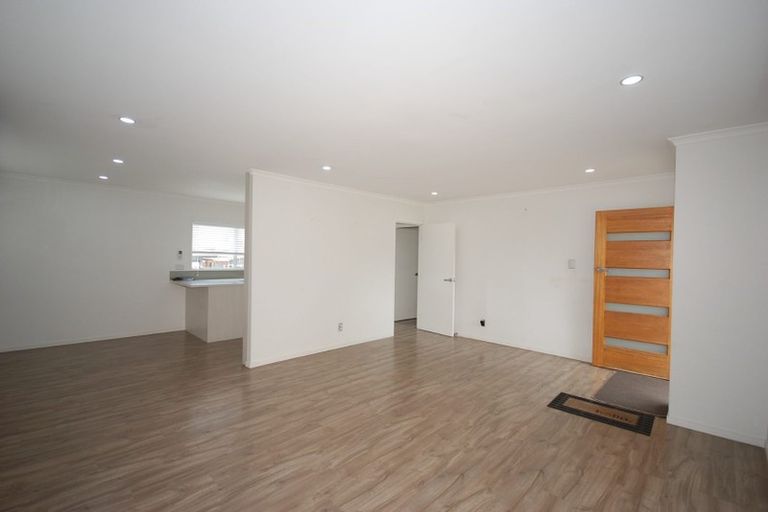 Photo of property in 36 Lendenfeld Drive, Papatoetoe, Auckland, 2025