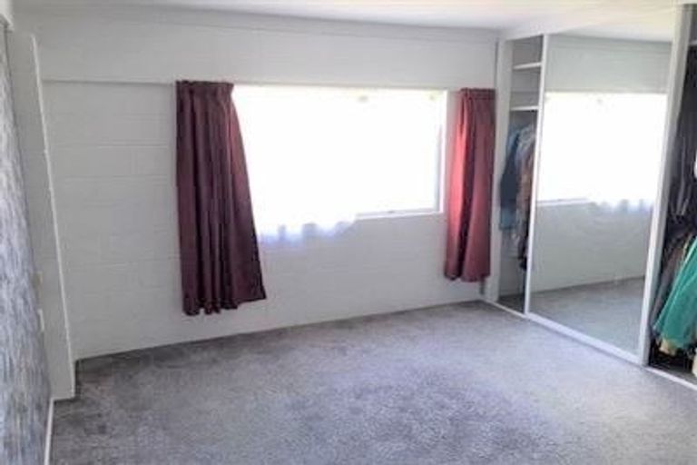 Photo of property in 5 Talavera Place, Te Atatu South, Auckland, 0602