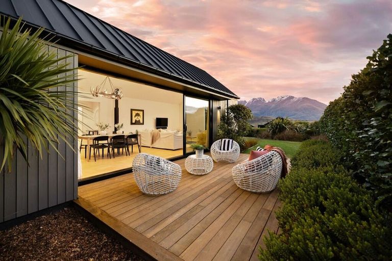 Photo of property in 1 Wanderer Lane, Jacks Point, Queenstown, 9371