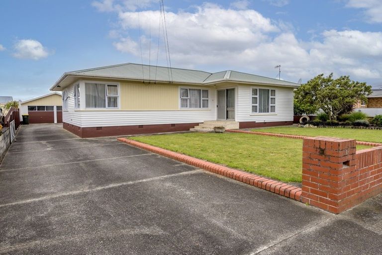 Photo of property in 17 Meadowvale Drive, Levin, 5510