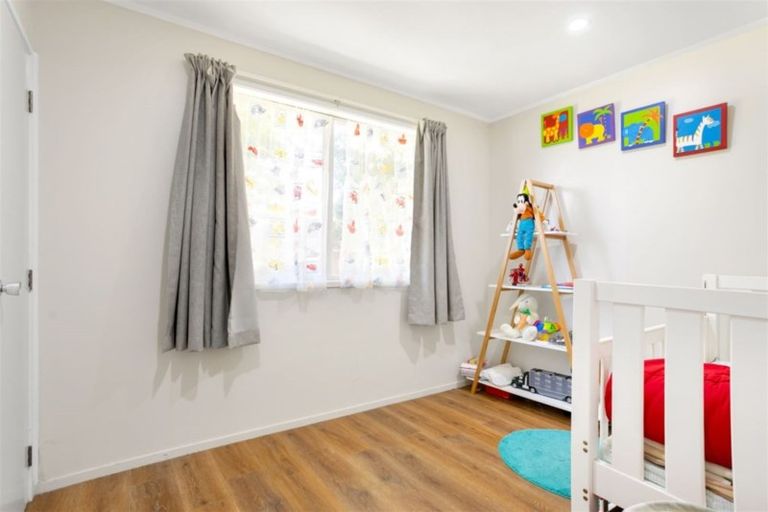 Photo of property in 2/11 Dalmatia Place, Henderson, Auckland, 0612