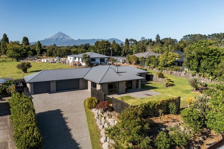 Photo of property in 21b Heta Road, Highlands Park, New Plymouth, 4312