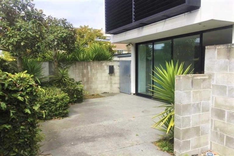 Photo of property in 1 Millbank Lane, Merivale, Christchurch, 8014