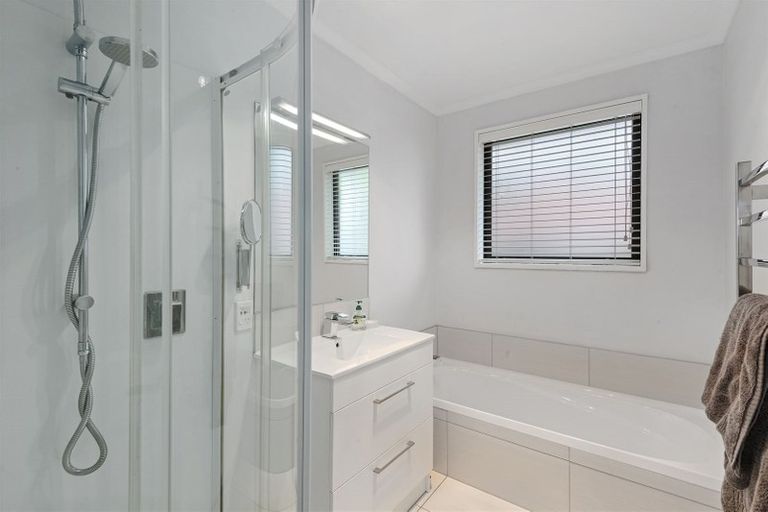 Photo of property in 27 Momorangi Crescent, Redwood, Christchurch, 8051