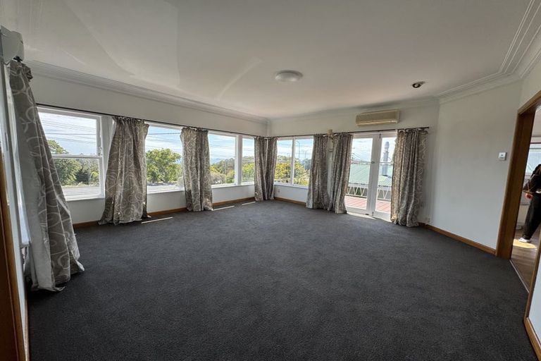 Photo of property in 314 East Coast Road, Forrest Hill, Auckland, 0620