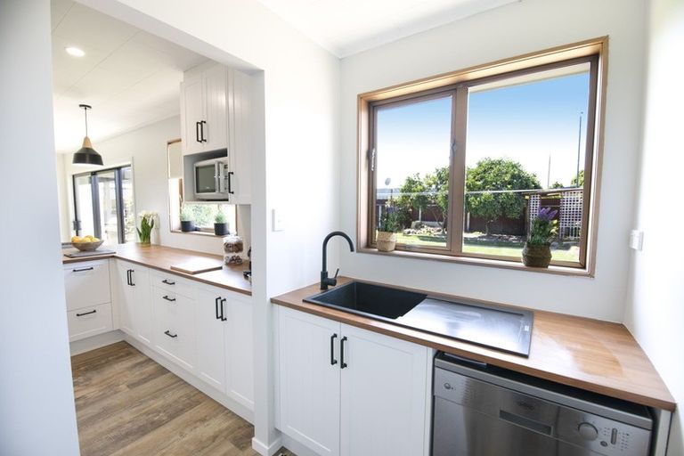 Photo of property in 24 Skerrett Crescent, Tamatea, Napier, 4112