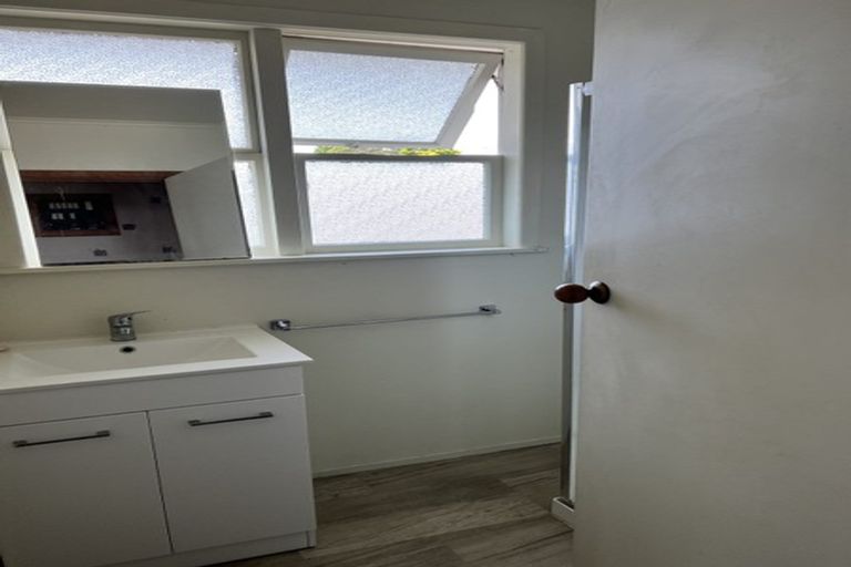 Photo of property in 40 Longburn Road, Henderson, Auckland, 0610