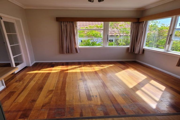 Photo of property in 2 Carleton Terrace, Tawa, Wellington, 5028