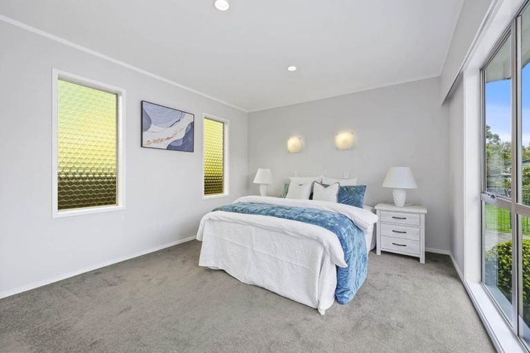 Photo of property in 34 Beechdale Crescent, Pakuranga Heights, Auckland, 2010