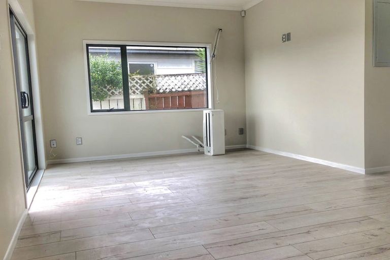 Photo of property in 22 Lisa Rise, Half Moon Bay, Auckland, 2012