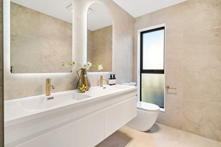 Photo of property in 1 Dorset Down Drive, Karaka, 2580