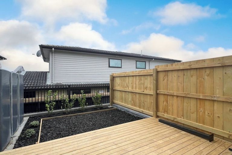 Photo of property in 4/5 Peverill Crescent, Papatoetoe, Auckland, 2025