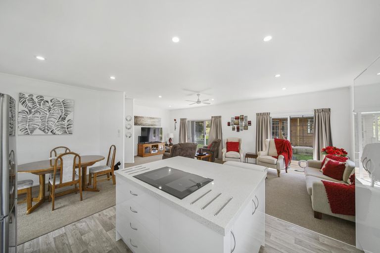 Photo of property in 12 Ranfurly Road, Alfriston, Auckland, 2105