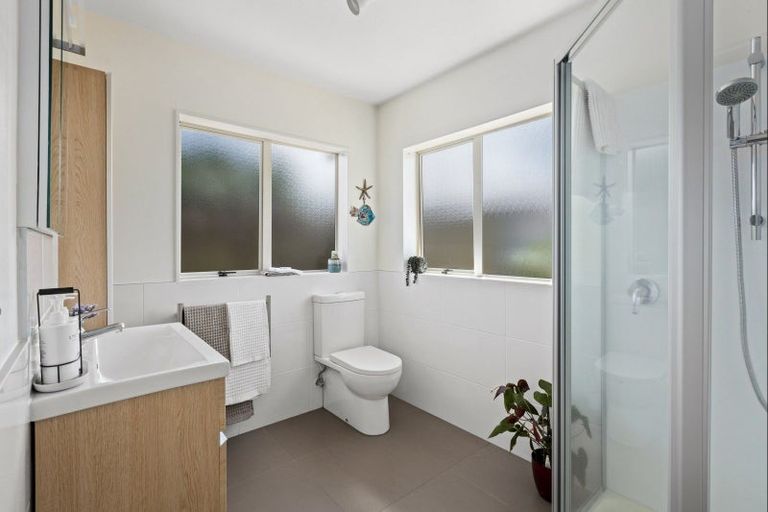 Photo of property in 94 Lakeside Drive, Orewa, 0931