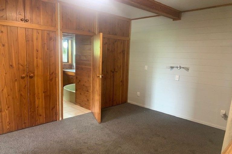 Photo of property in 1318 Whangaparaoa Road, Army Bay, Whangaparaoa, 0930