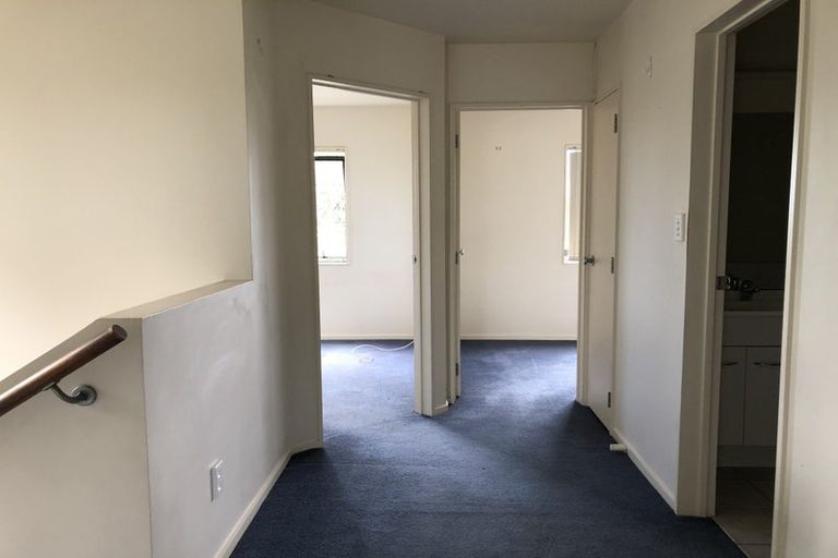 Photo of property in 14/3 Orwell Road, Greenhithe, Auckland, 0632