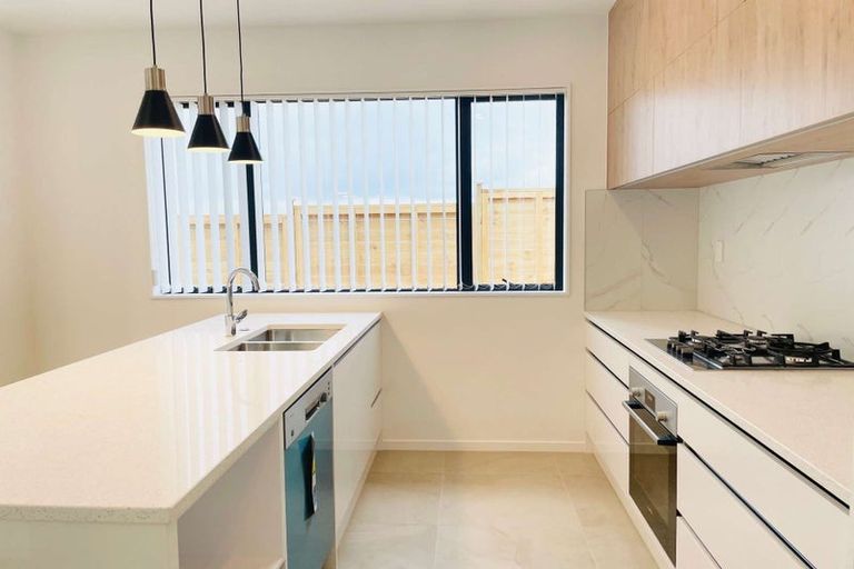 Photo of property in 40a Spencer Road, Pinehill, Auckland, 0632