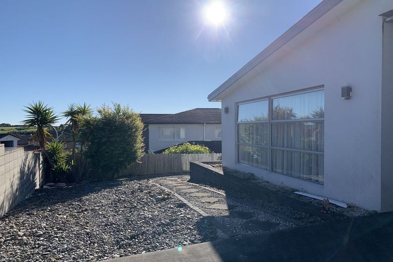 Photo of property in 6 Deele Close, Pinehill, Auckland, 0632