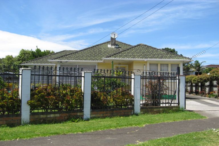 Photo of property in 20 Toatoa Place, Mangere Bridge, Auckland, 2022