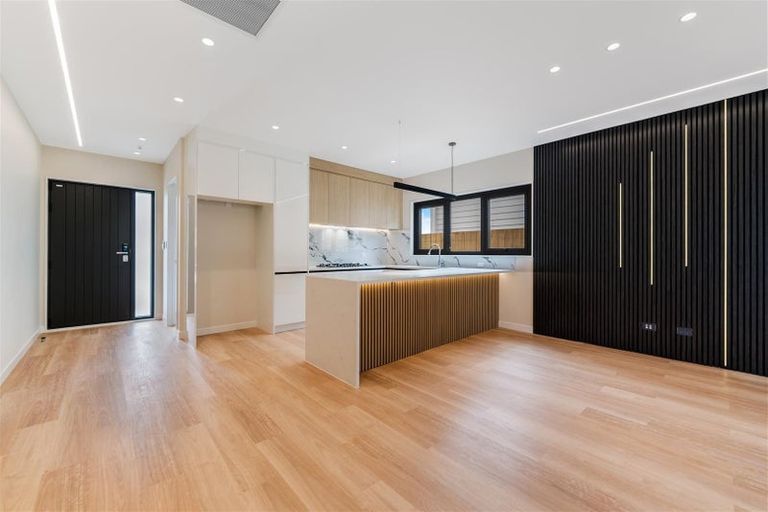 Photo of property in 23 Whakairo Crescent, Gulf Harbour, Whangaparaoa, 0930