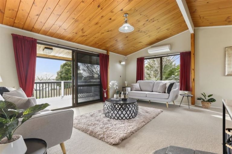 Photo of property in 13 Banyan Drive, Totara Heights, Auckland, 2105