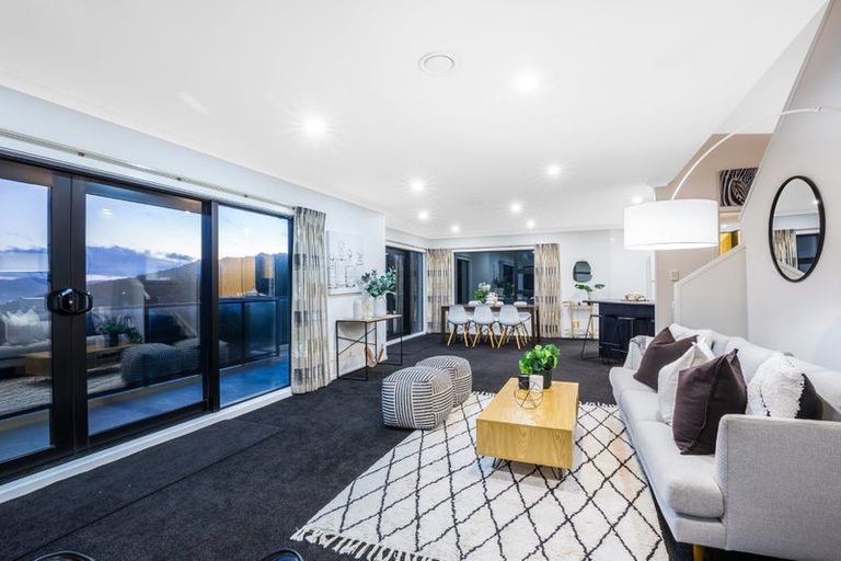 Photo of property in 6a Tamworth Crescent, Newlands, Wellington, 6037