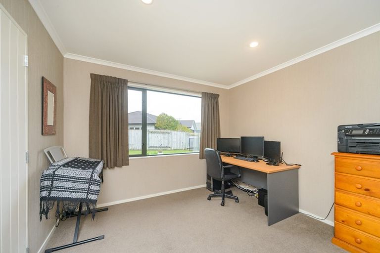 Photo of property in 8 Angelina Way, Kelvin Grove, Palmerston North, 4414