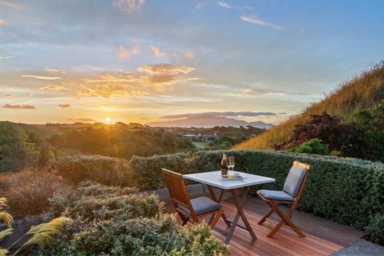 Photo of property in 104 Raukawa Road, Peka Peka, Waikanae, 5391