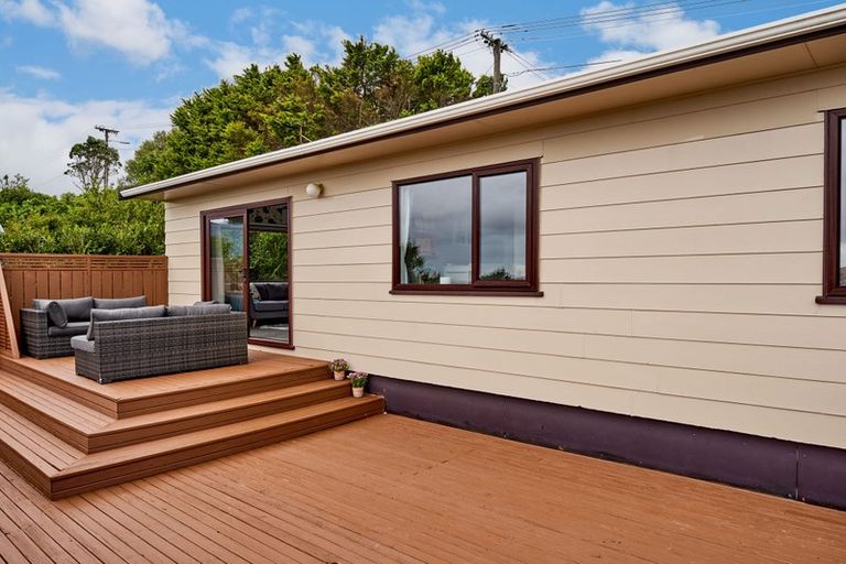 Photo of property in 15a Ruskin Road, Newlands, Wellington, 6037