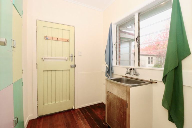 Photo of property in 17 Clevedon Road, Papakura, 2110