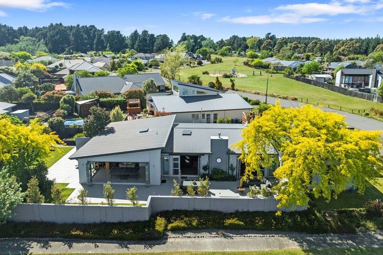 Photo of property in 2 Hemingway Place, Spencerville, Christchurch, 8083