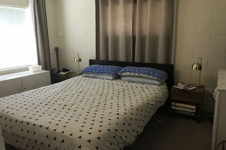 Photo of property in 2/15 Dunraven Place, Torbay, Auckland, 0630