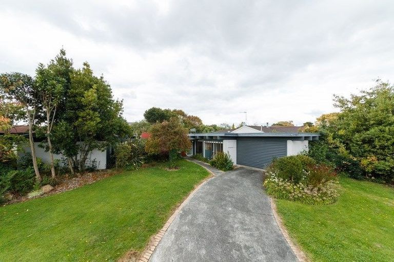 Photo of property in 16 Truscott Grove, Awapuni, Palmerston North, 4412