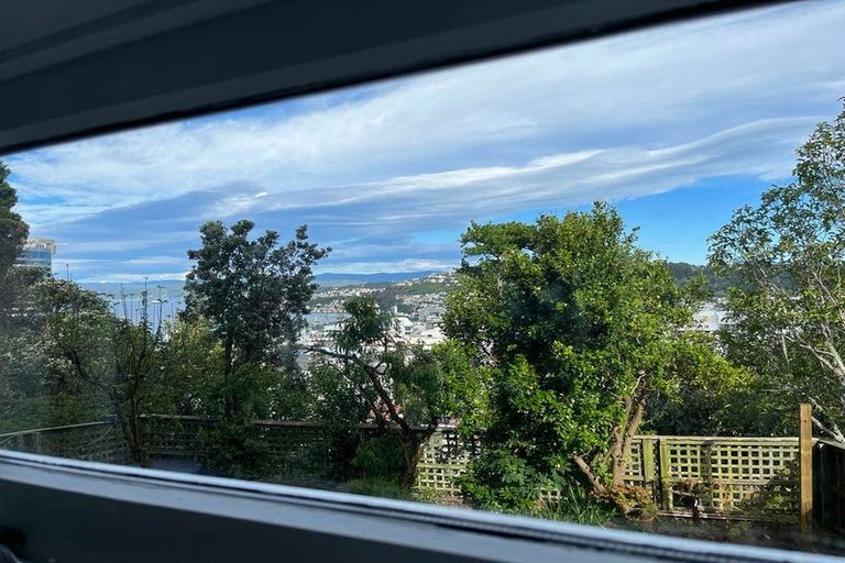 Photo of property in 9 Waiteata Road, Kelburn, Wellington, 6012