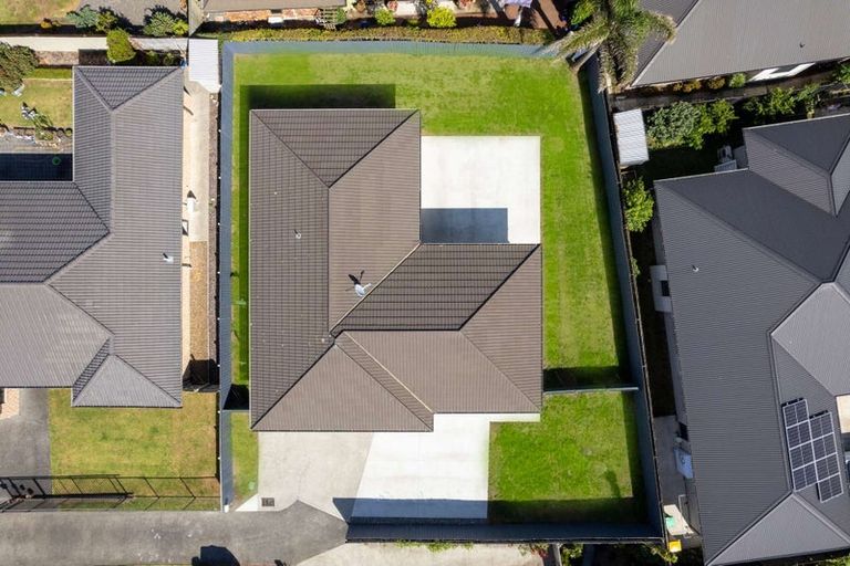 Photo of property in 16 Ripple Grove, Waiuku, 2123