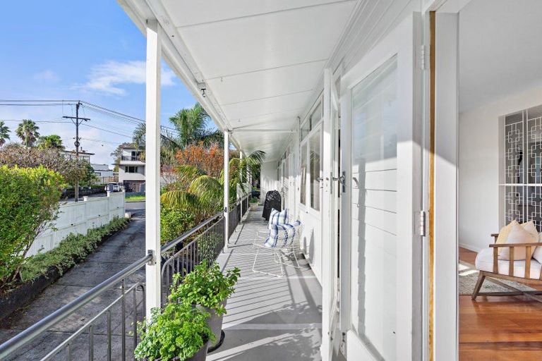 Photo of property in 17 Hillcrest Grove, Hillpark, Auckland, 2102