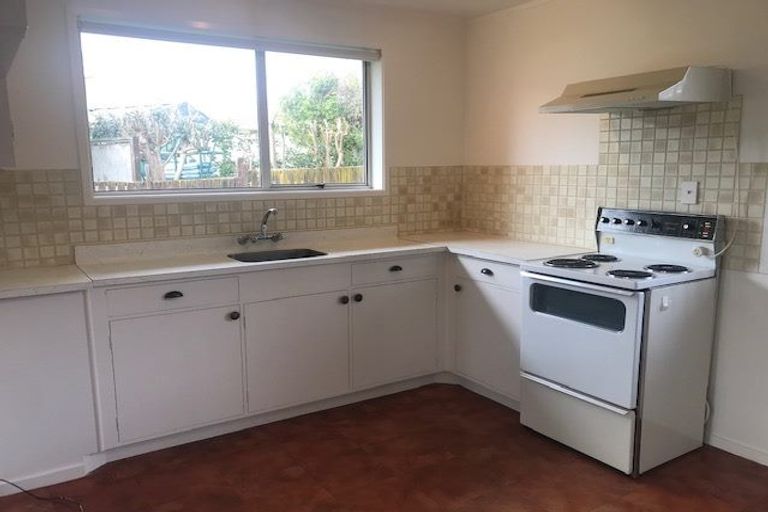 Photo of property in 2/4 Aylmer Court, Eastern Beach, Auckland, 2012