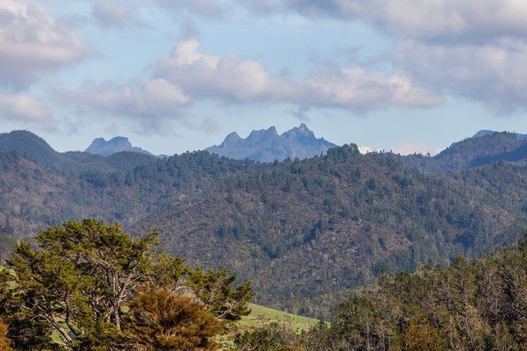 Photo of property in 10 Mason Rise, Tairua, 3508