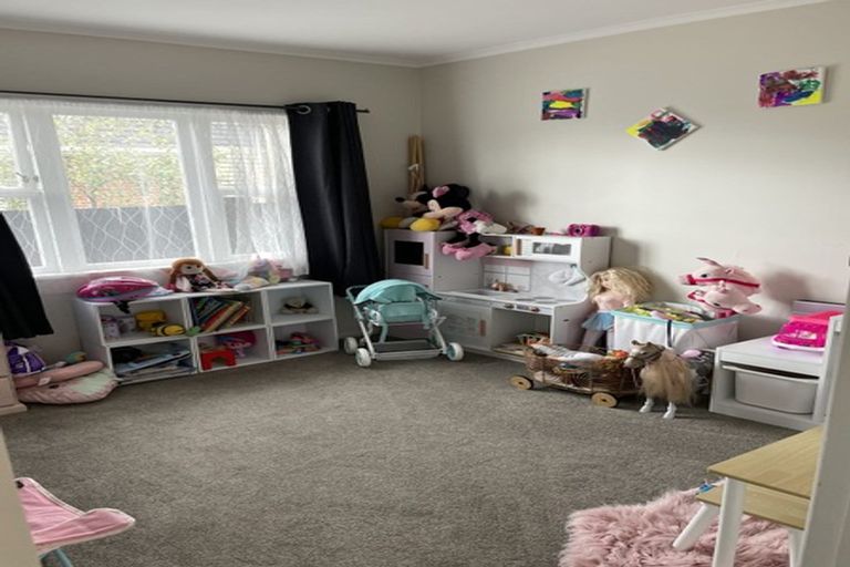 Photo of property in 12 Albert Road, Kelston, Auckland, 0602