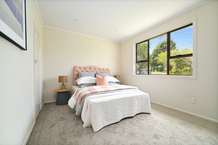 Photo of property in 7 Springside Place, New Lynn, Auckland, 0600