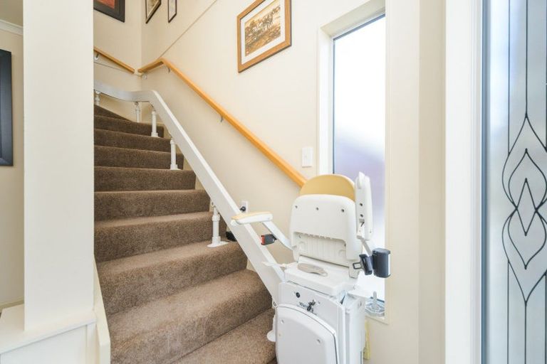 Photo of property in 1 Silkwood Place, Fitzherbert, Palmerston North, 4410