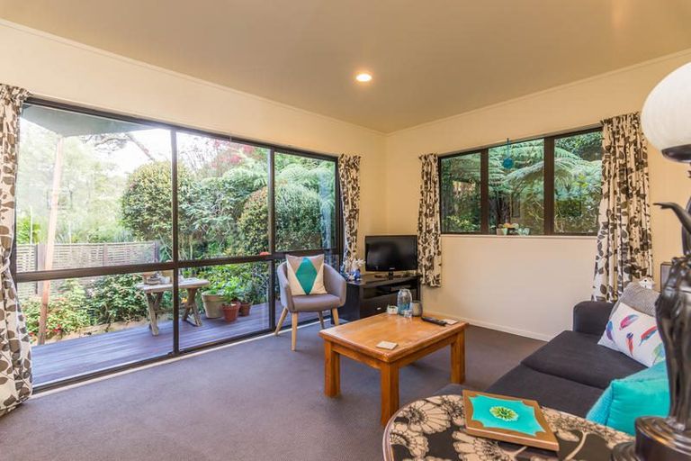 Photo of property in 15 Woodfern Crescent, Titirangi, Auckland, 0604